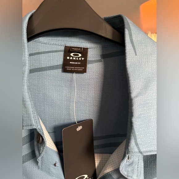 Oakley NEW WITH TAGS Men’s Tempo Print Button Down Shirt Size Medium - Picture 5 of 17